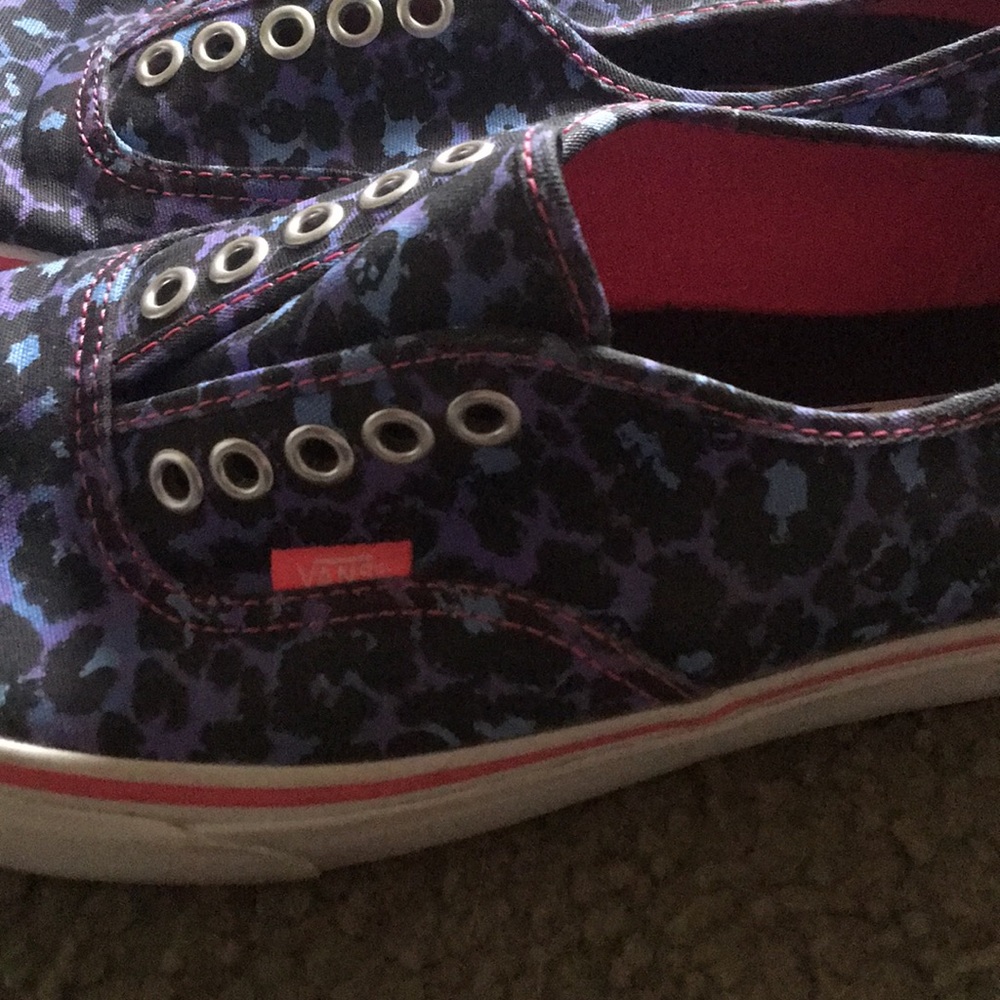 Vans - Picture 2 of 6